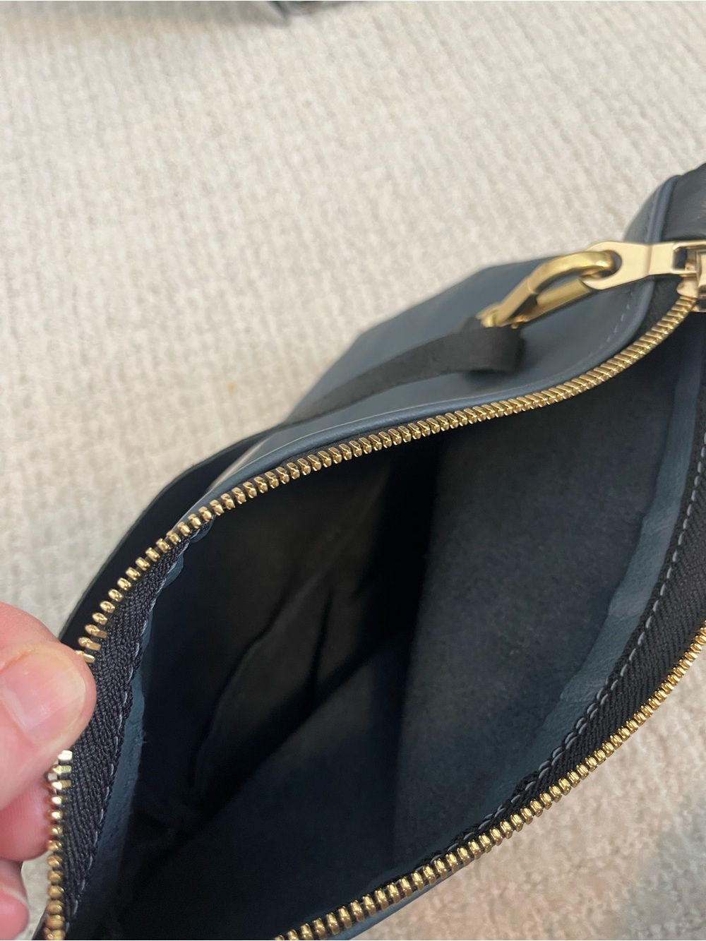 R. Riveter Deep Green Leather Wristlet Clutch - Picture 10 of 14